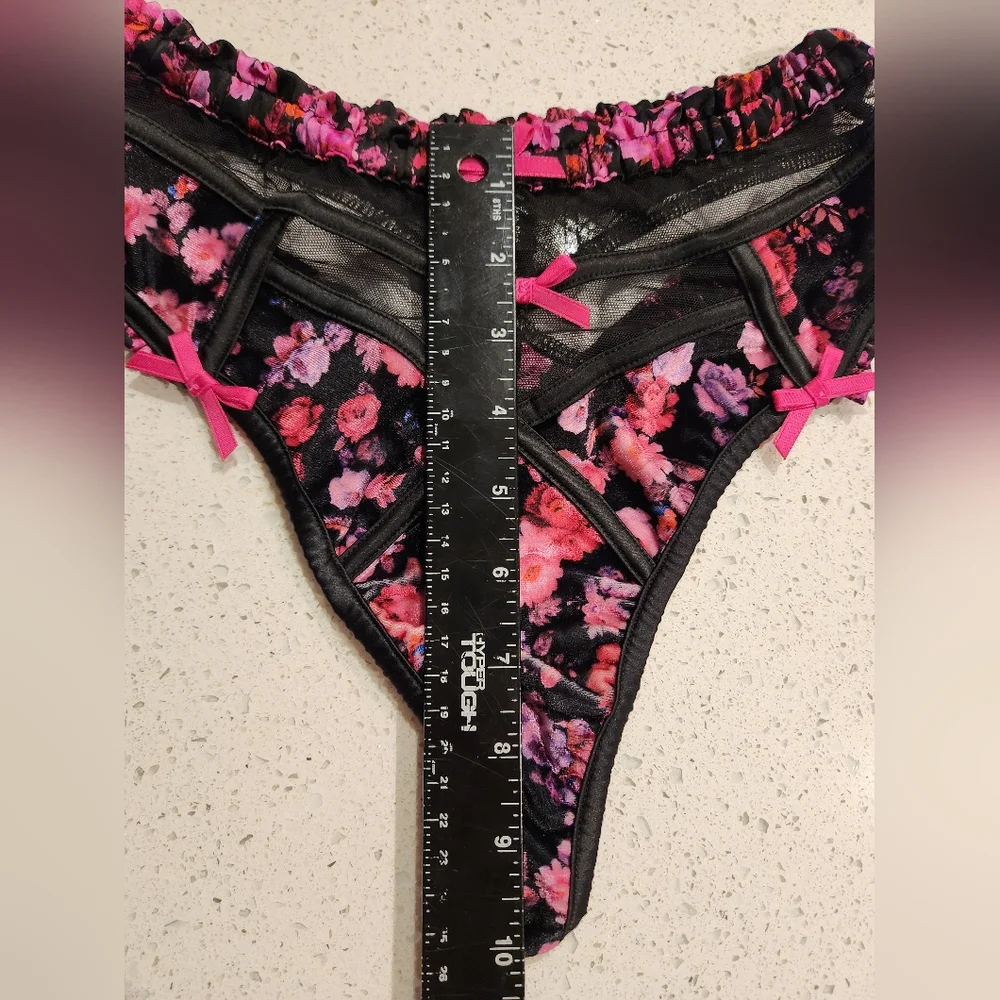 For Love and Lemons X Victoria’s Secret Farrah Bra + Thong set Small‎